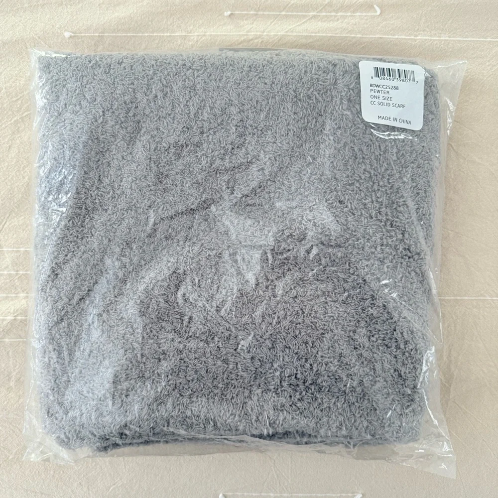 NWT Barefoot Dreams CozyChic Gray Scarf - Picture 3 of 6